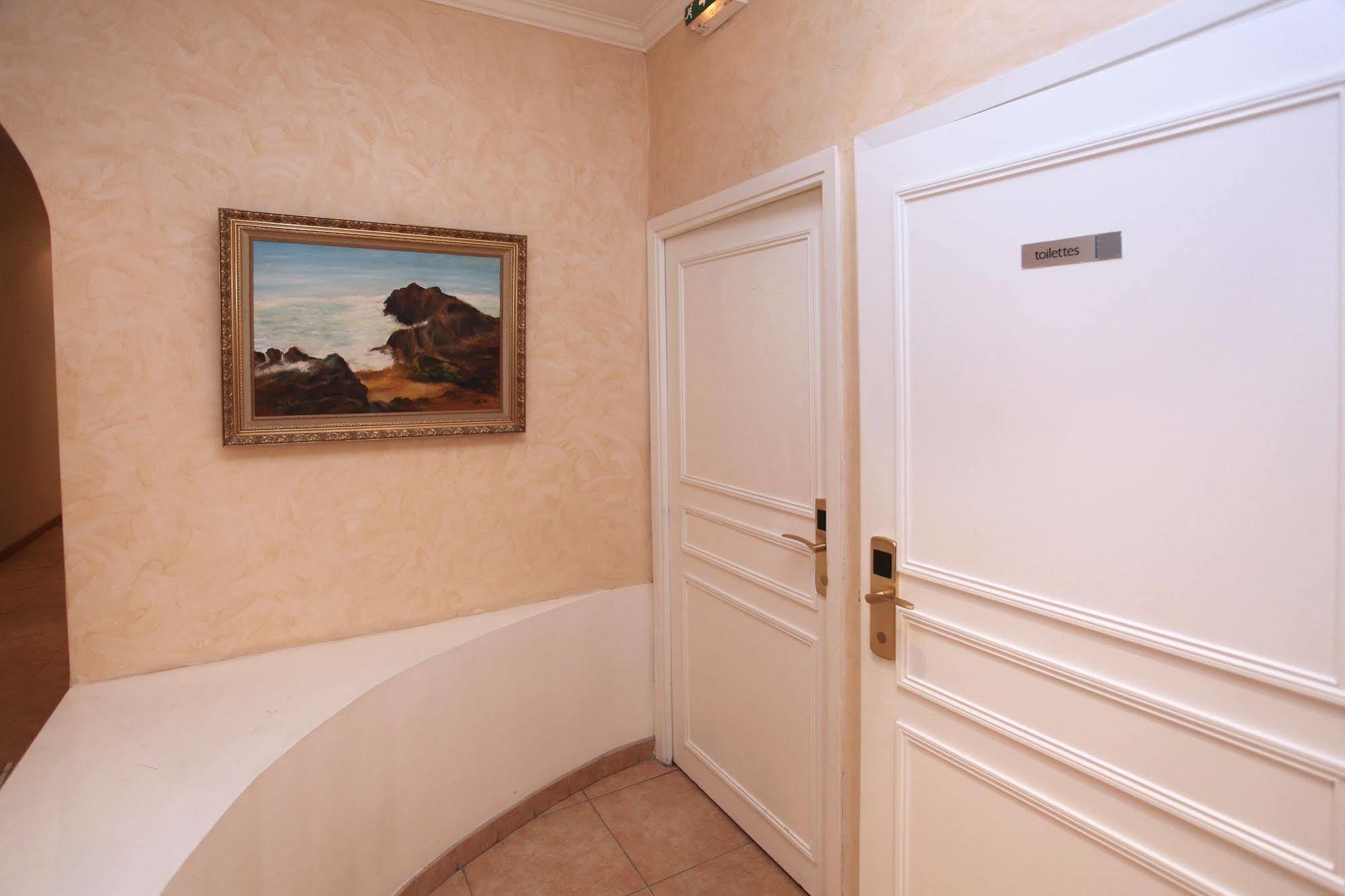 Trocadero Hotel 2*